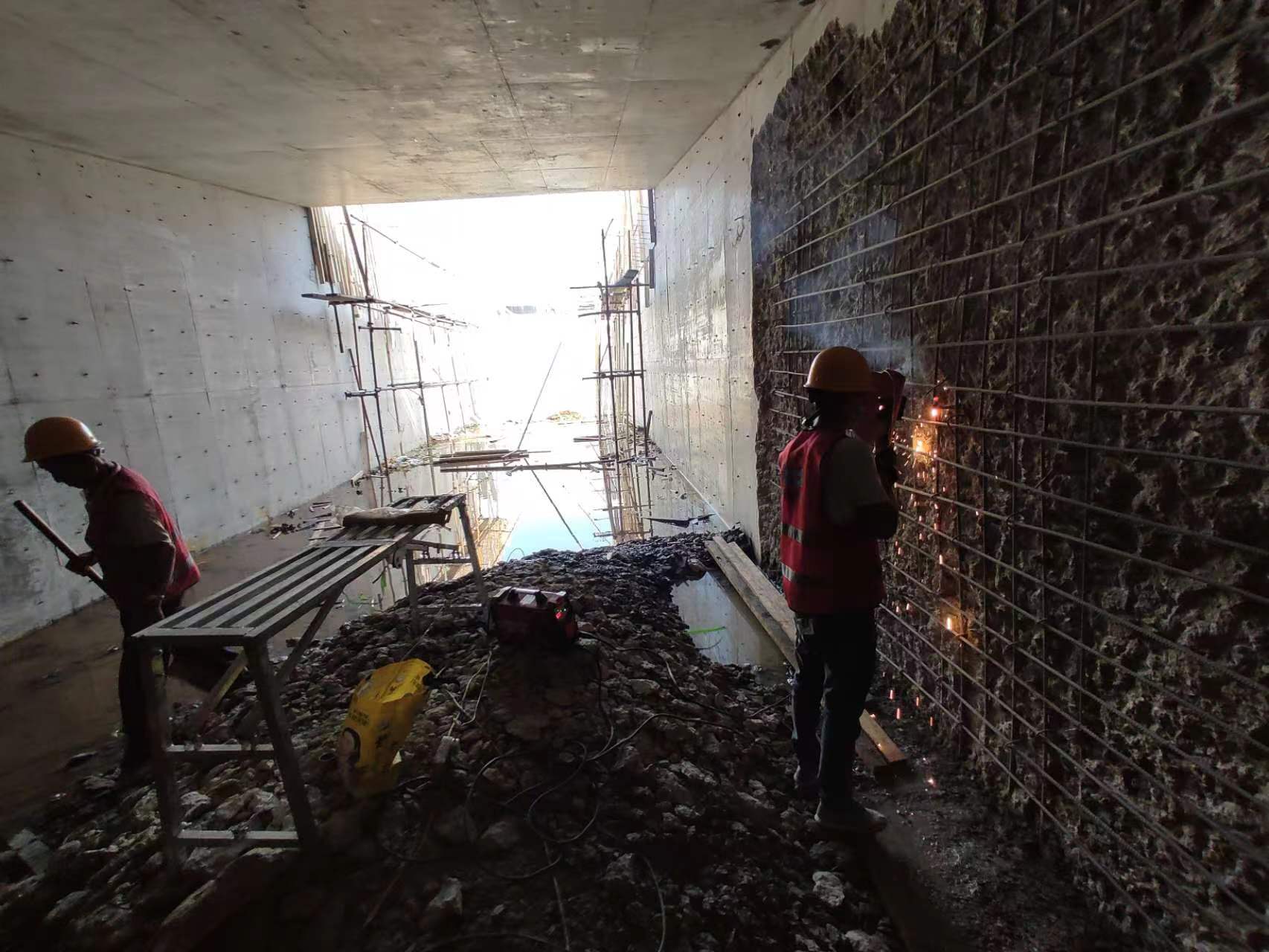 南宁挖断承重墙导致楼体开裂，加固施工方案出炉